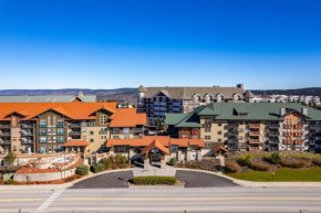 RF222 Hot tub Heated garage Parking